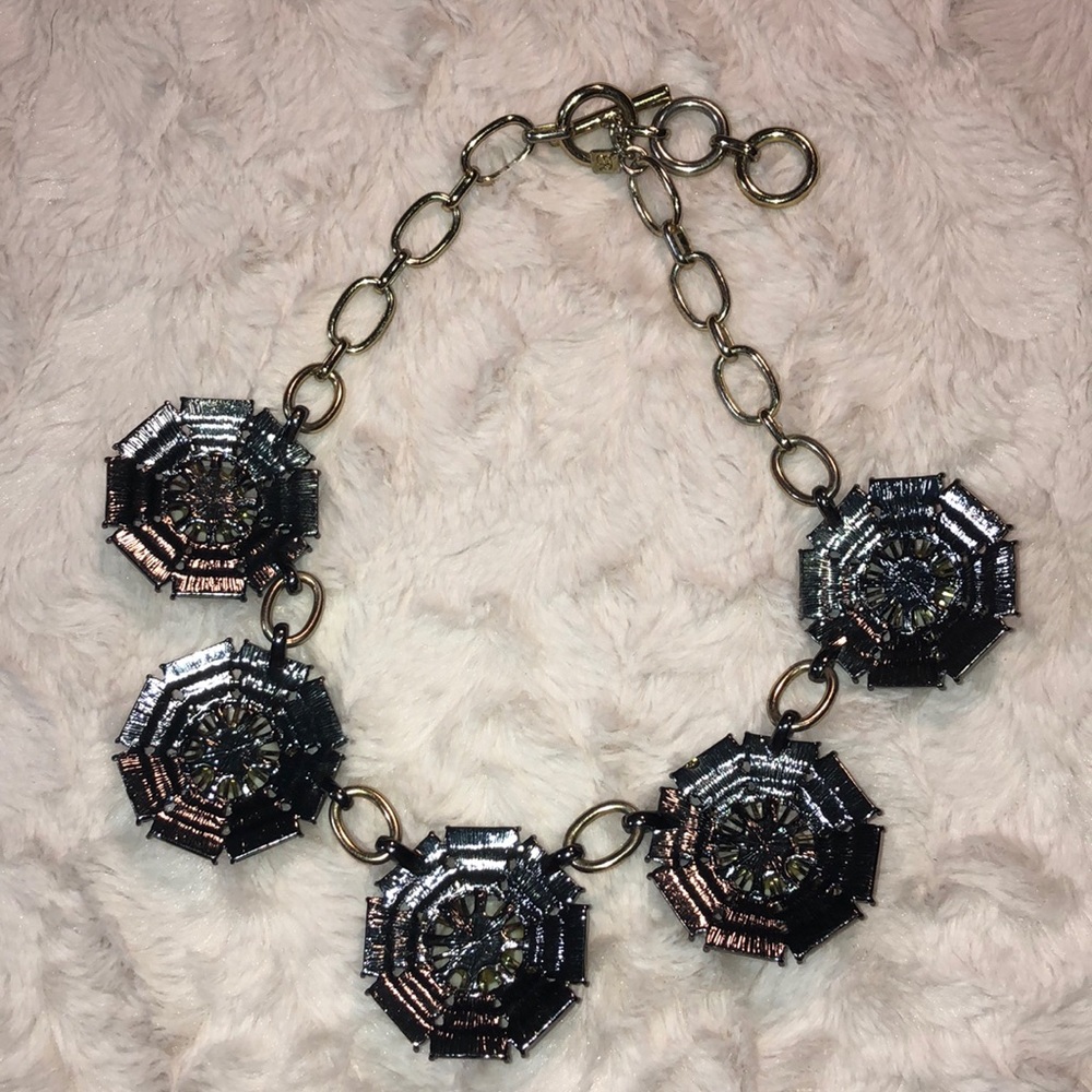 SALE‼️ Banana Republic Flower Statement Necklace - Picture 2 of 5